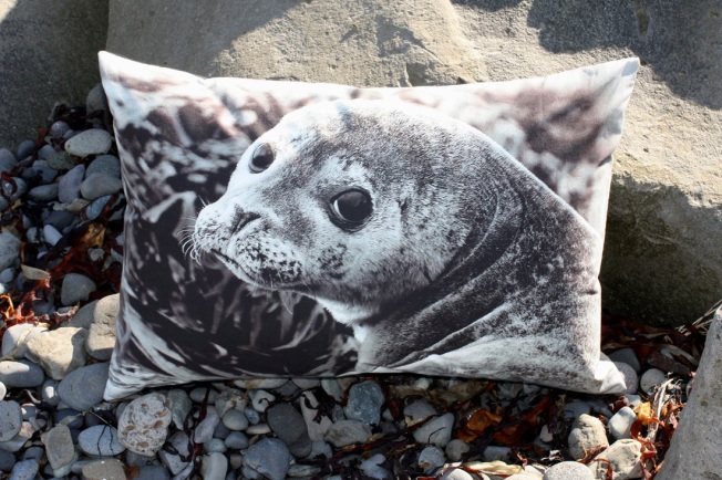 Icelandic Harbour Seal New Cushion Cover from Lagður
